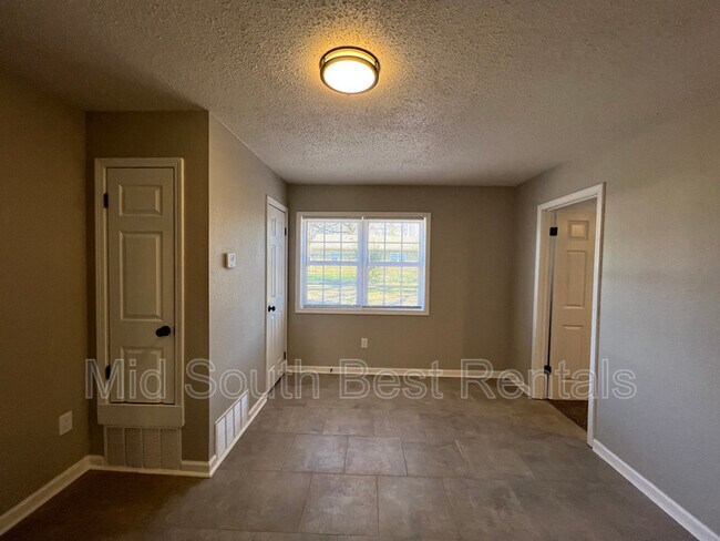 Foto del edificio - 4726 Hillbrook Rd