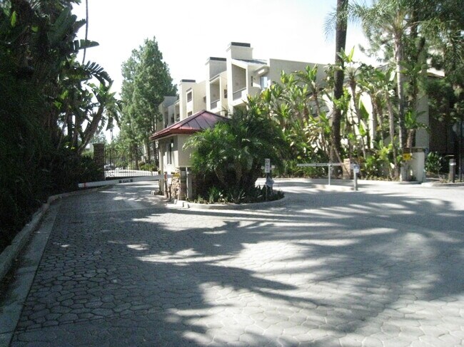 Foto del edificio - 5535 Canoga Ave