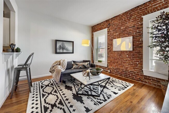 Foto del edificio - 1425 N Washington St
