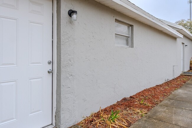 Building Photo - 129 W Church St