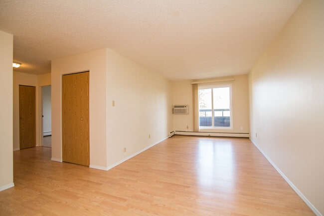Building Photo - Parkside Manor