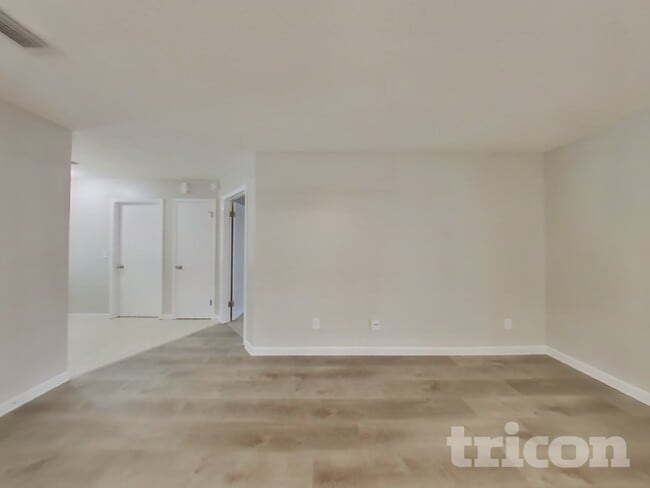 Foto del edificio - 4963 Beige St