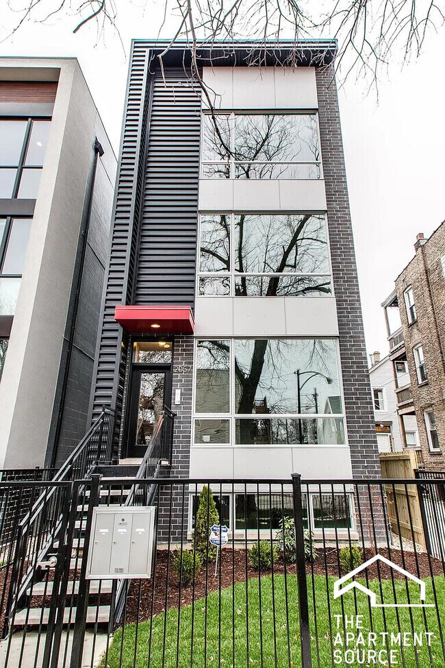 Building Photo - 2057 N Mozart St