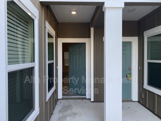 Building Photo - 9589 Mira Loma Dr