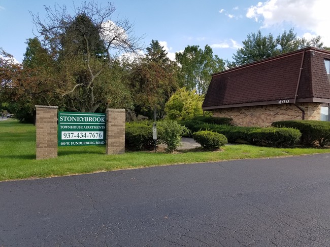 Building Photo - Stoneybrook Townhouse Apartments