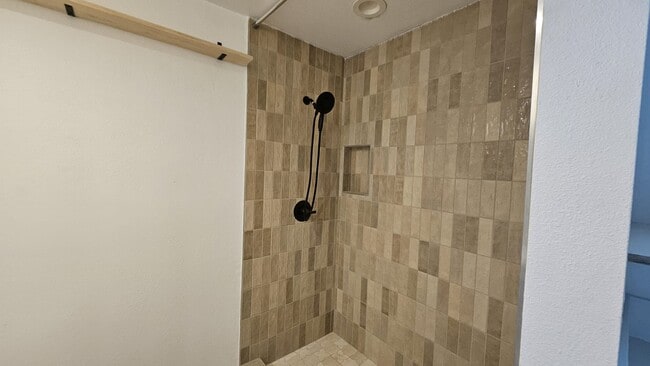 Bathroom Stand Up Shower - 3046 Miguel St