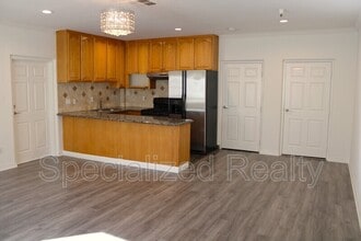 Building Photo - 1827 1/2 Hill Dr