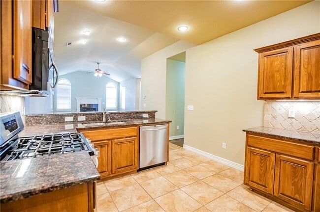 Building Photo - 2502 SW Antler Pl