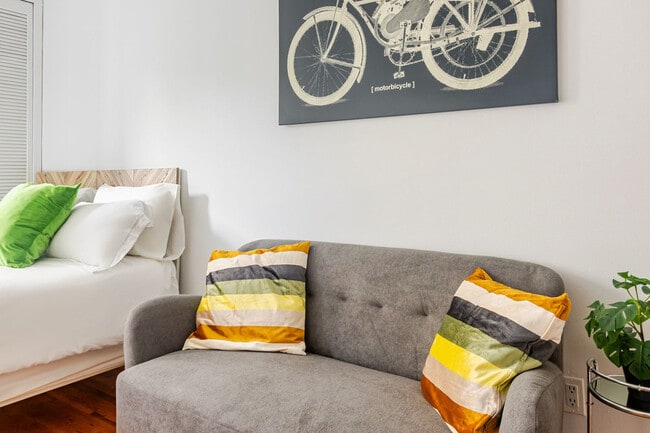 Building Photo - 765 Washington St