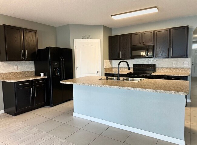 Foto del edificio - 1519 Diamond Loop Dr