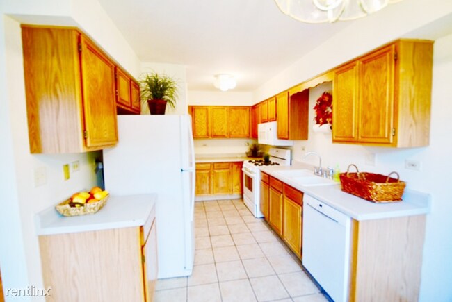 Building Photo - 724 E Whispering Oaks Dr