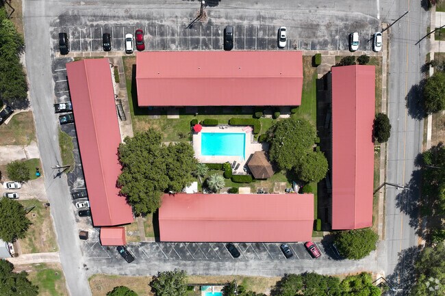 Piscina - Chateau Tourraine Apartments
