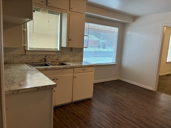 Building Photo - 343 Martin St