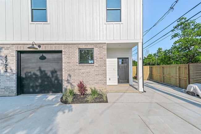 Building Photo - 4721 Mallow St