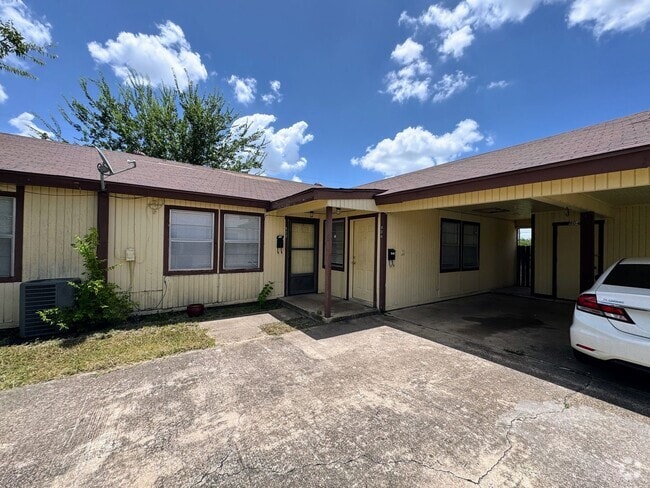 Building Photo - 804-804 Williamson Dr