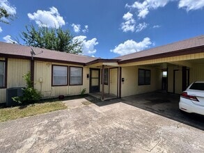 Building Photo - 804-804 Williamson Dr