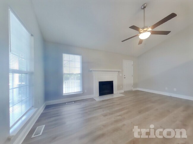 Foto del edificio - 1003 Cambridge Oaks Dr