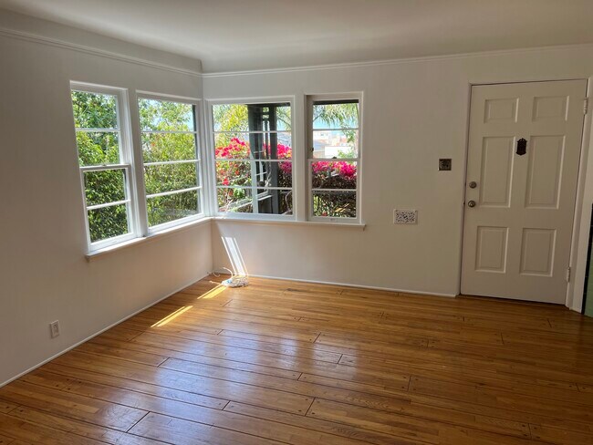 Building Photo - 206 3rd Ave