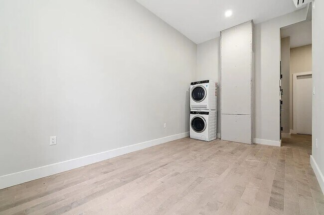 Building Photo - 20 Saint Marks Place