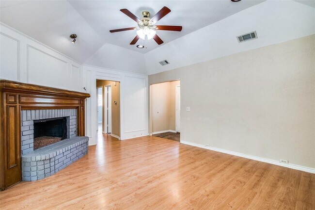 Foto del edificio - 301 N Winding Oaks Dr