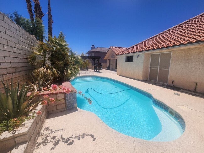Foto del edificio - Laughlin Estates Custom Built Pool Home