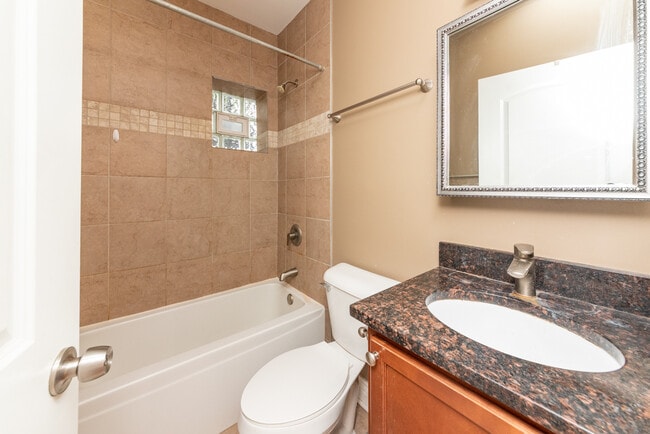 Building Photo - 3154 S Prairie Ave