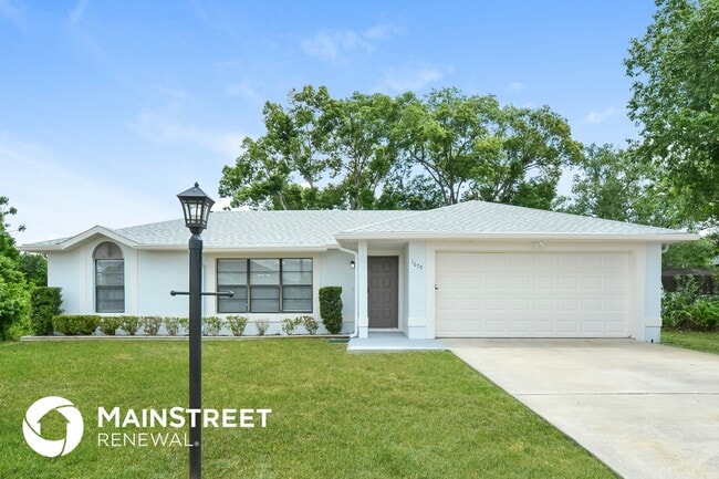 Building Photo - 1679 April Ave