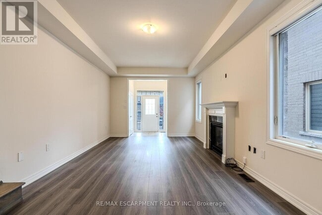 Photo du bâtiment - 83 Great Fls Blvd