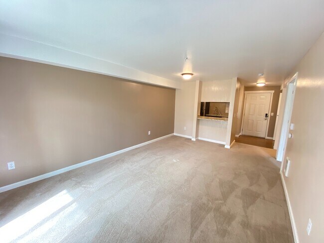 Building Photo - 936 Village Way
