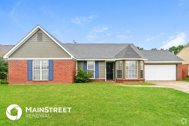 Building Photo - 10676 Oak Cir N