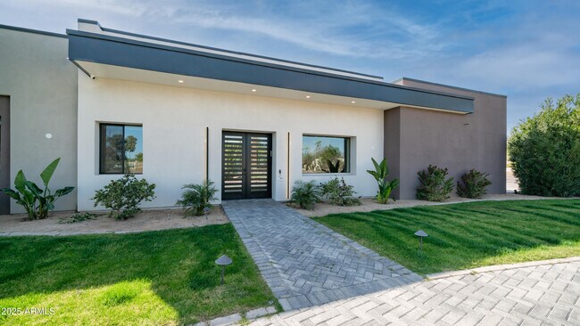 Foto del edificio - 7417 E Paradise Dr