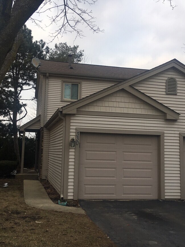 Building Photo - 330 E Forest Knoll Dr