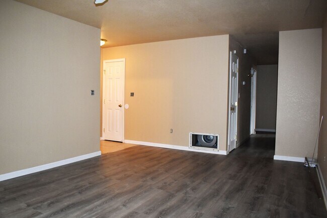 Foto del edificio - Resident Benefit Package Property