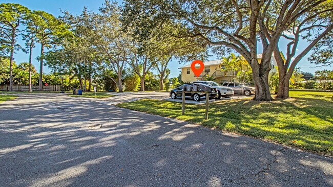 Foto del edificio - 702 SW Gardens Blvd