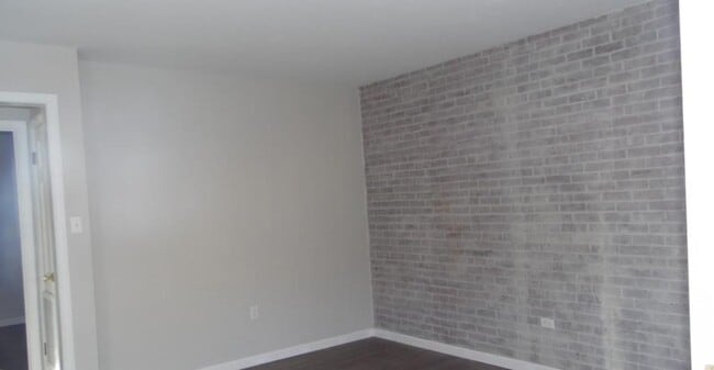 Building Photo - 2459 Pine Ave