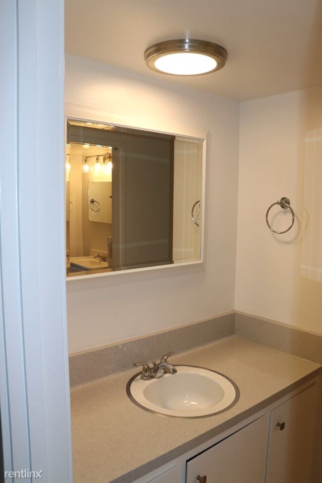 Foto del edificio - 2038 Paradise Dr