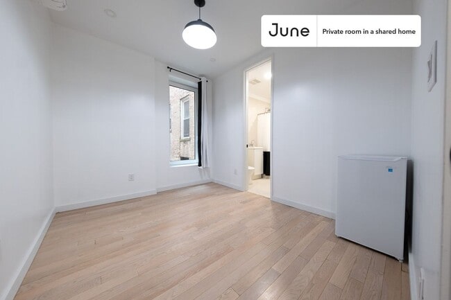 Building Photo - Room in Shared 4 bed/2 bath home