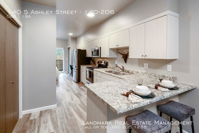 Building Photo - Studio Apartment Home Available August 13th!