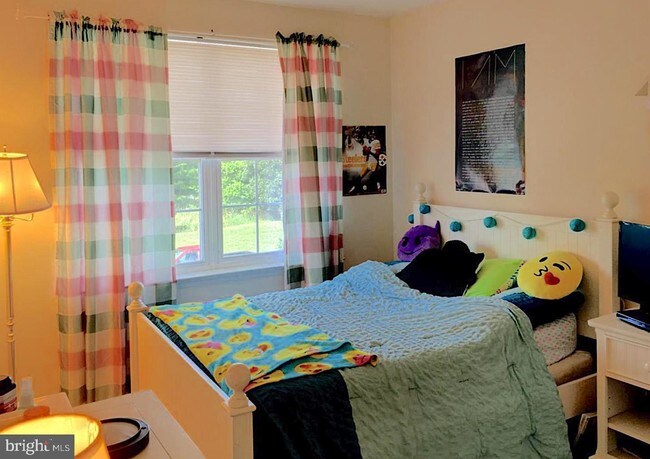 Foto del edificio - 302 Meadow Dr