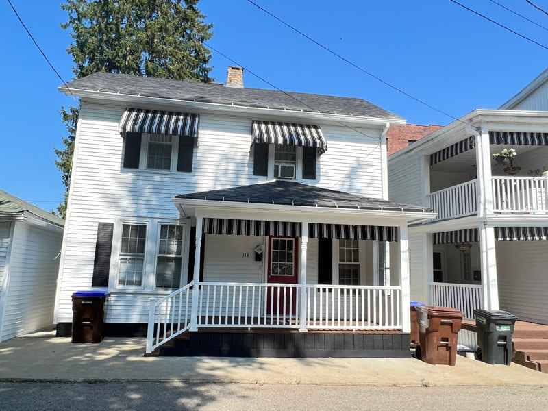 Primary Photo - 114 Bernet Way