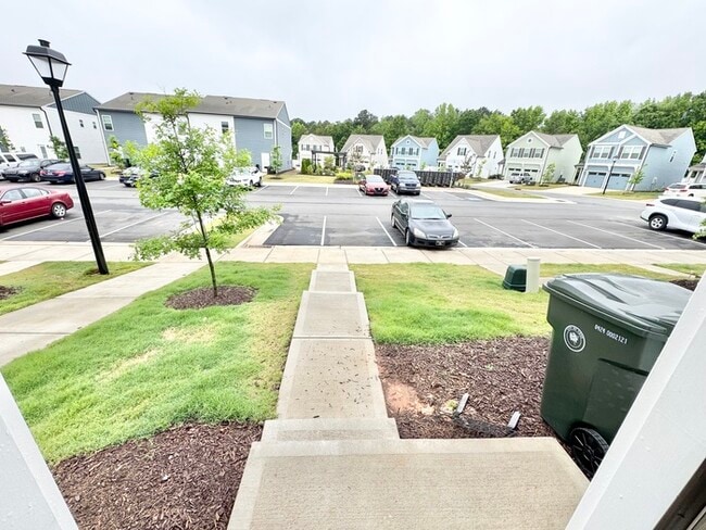 Building Photo - Charming two bedroom 2 1/2 bath townhome