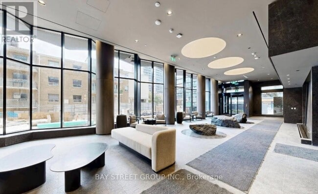 Photo du bâtiment - 110 Broadway Ave