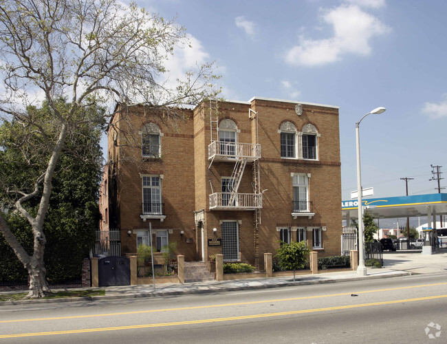 Building Photo - Rossmore Apartments