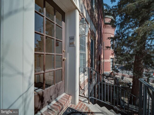 Foto del edificio - 254 Maryland Ave NE