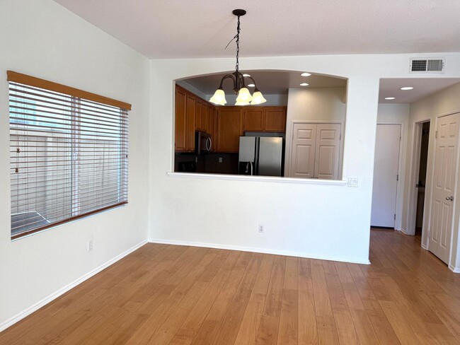 Foto del edificio - Beautiful 3 Bedroom 2.5 bathroom townhome ...