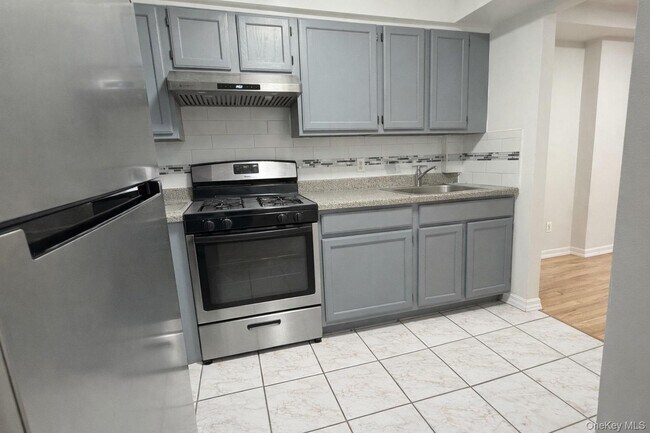 Foto del edificio - 108-04 35th Ave