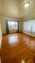 Building Photo - 566 53rd St