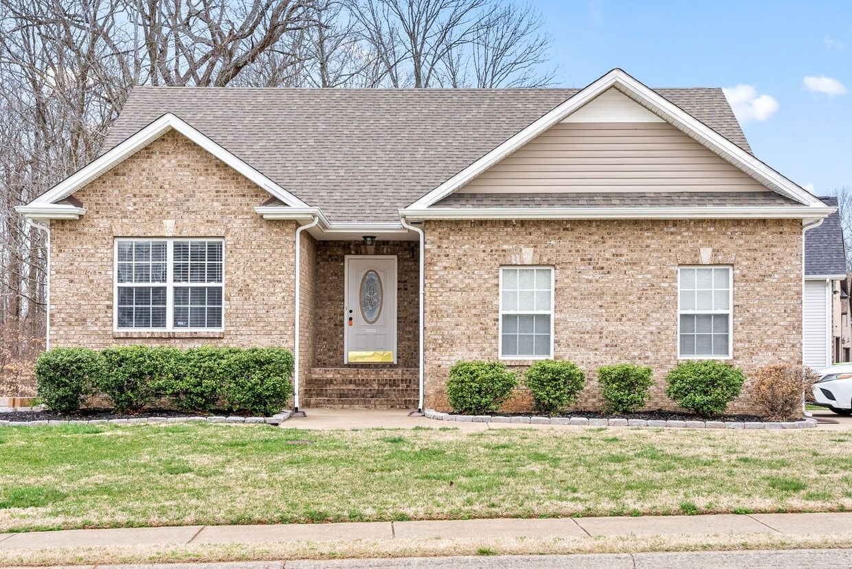 Charming OneStory located in Sango House Rental in Clarksville, TN