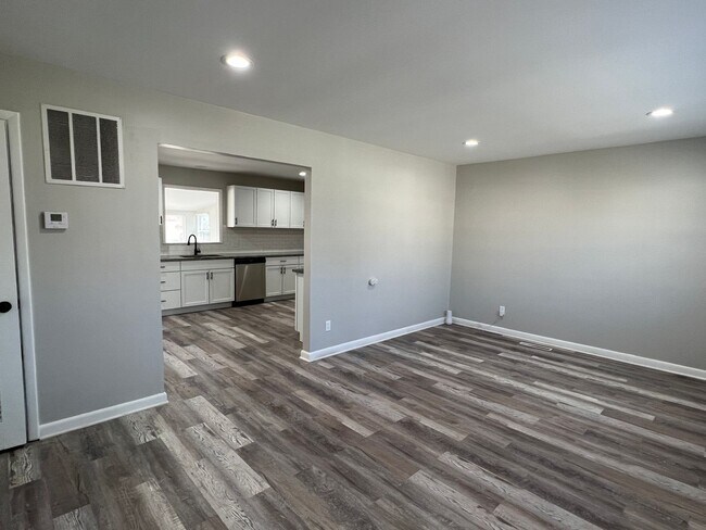 Foto del edificio - 3 Bedroom Beautifully updated Ranch