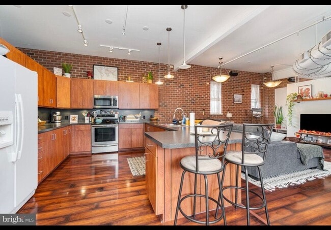 Building Photo - 18 E Sunbury St